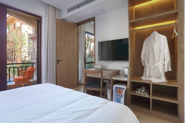 Room 17 of 43
