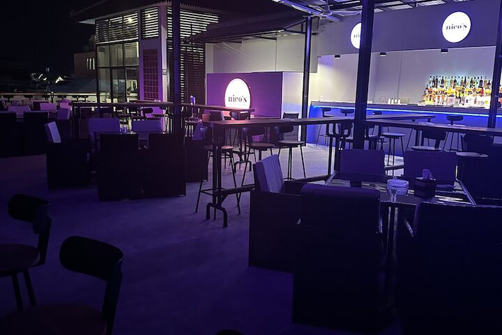 Lounge 44 of 54