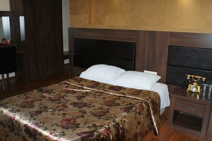 Room 6 of 37