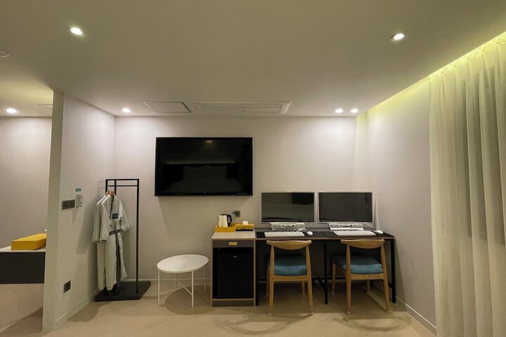 Room 27 of 60