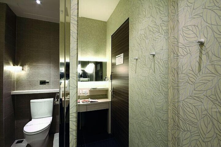 Room 42 of 59