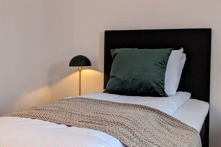 Room 16 of 34