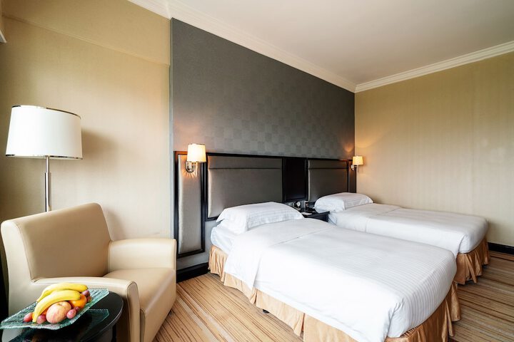 Room 4 of 36