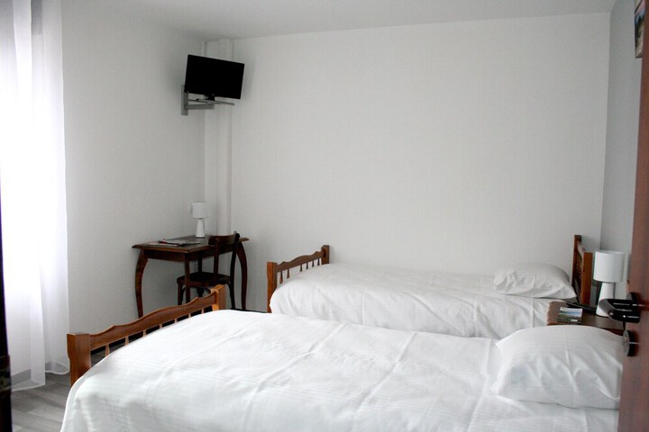 Room 8 of 25