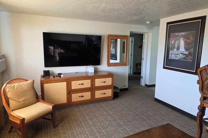 Room 6 of 10