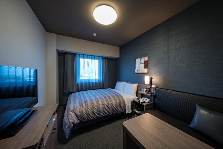 Room 9 of 35