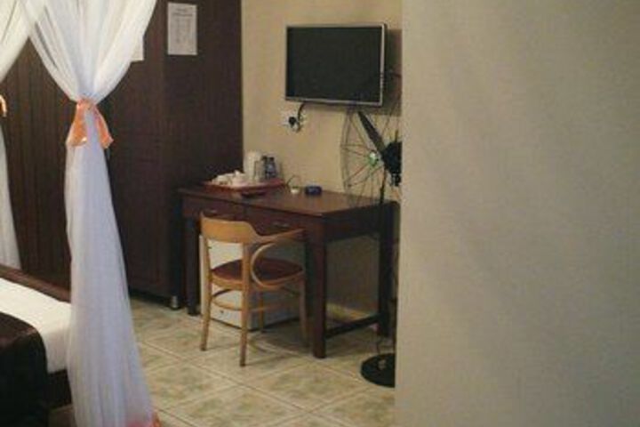 Room 8 of 32