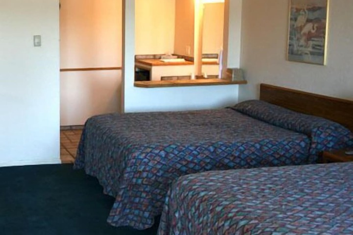 Room 4 of 37