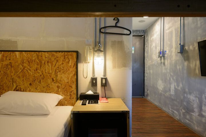 Room 16 of 81