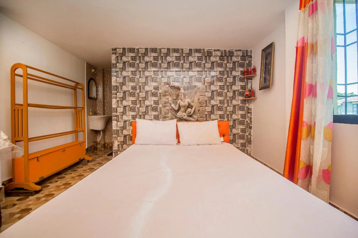 Room 2 of 4