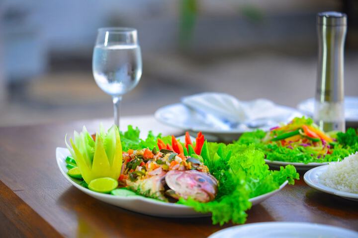 Dining 46 of 77