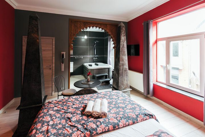 Room 43 of 69