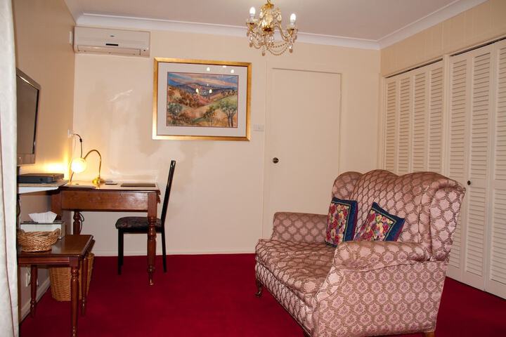 Room 9 of 28