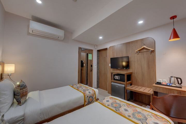 Room 11 of 19