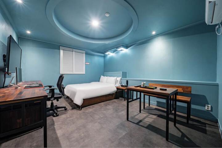 Room 21 of 26