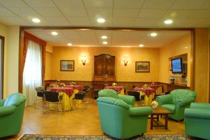 Entrance & Lobby