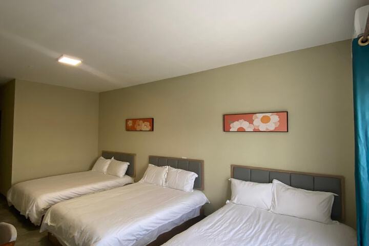 Room 6 of 9
