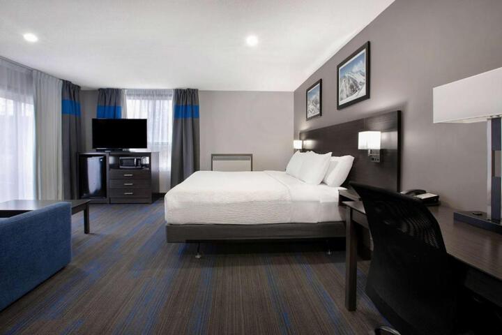 1 King Bed (9 of 21)