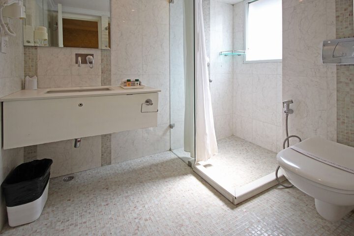 Room 32 of 45
