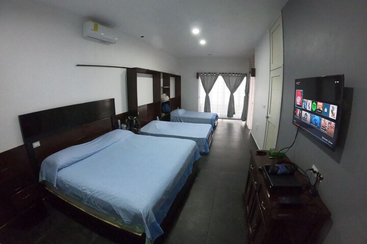 Room 2 of 89