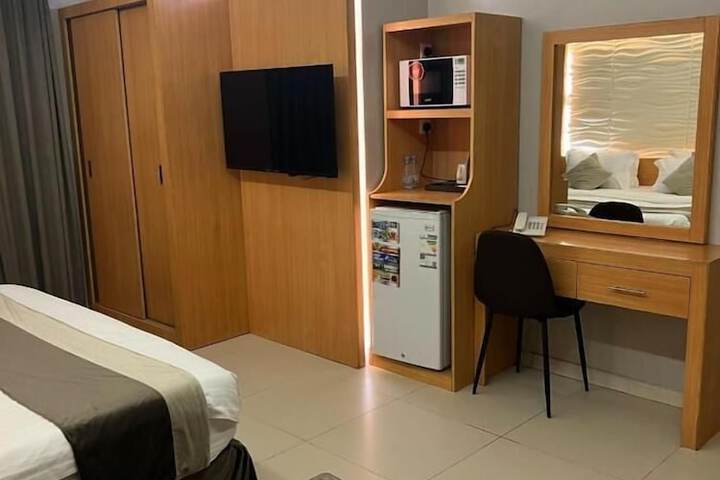 Room 6 of 14