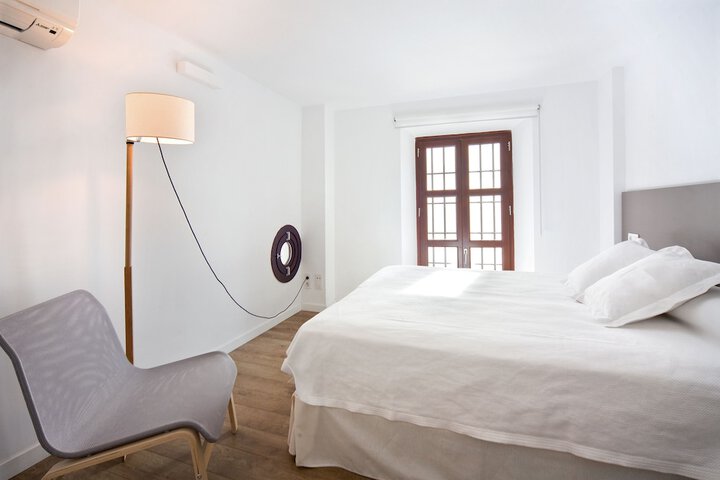 Room 9 of 145