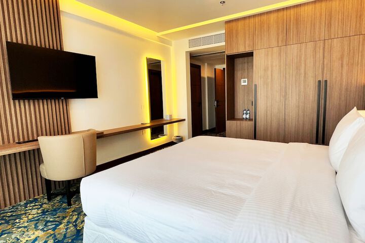 Room 16 of 37