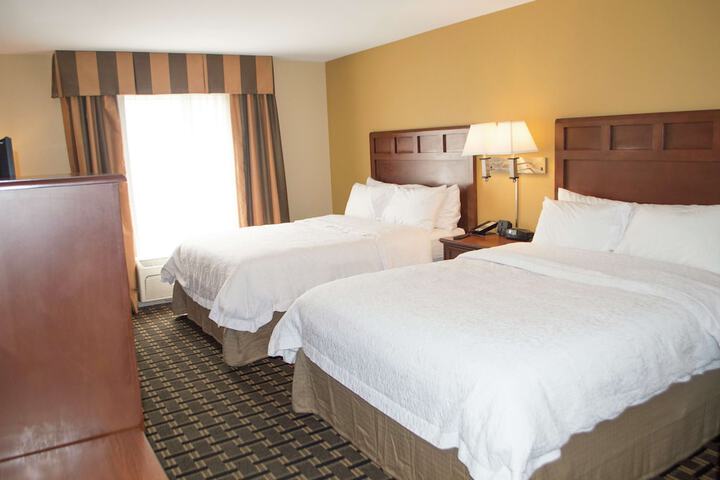 2 Queen Beds (4 of 4)