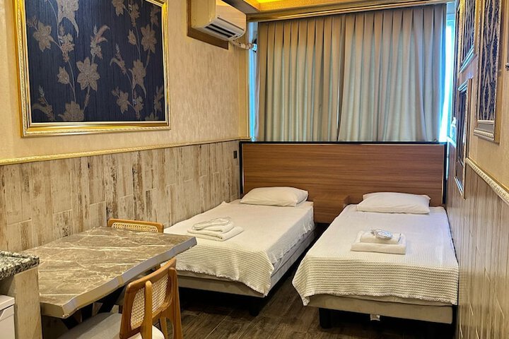 Room 19 of 170