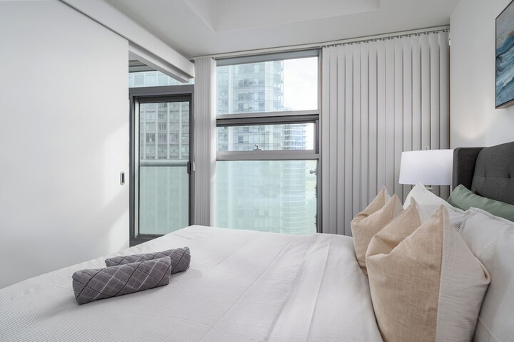 Room 43 of 319