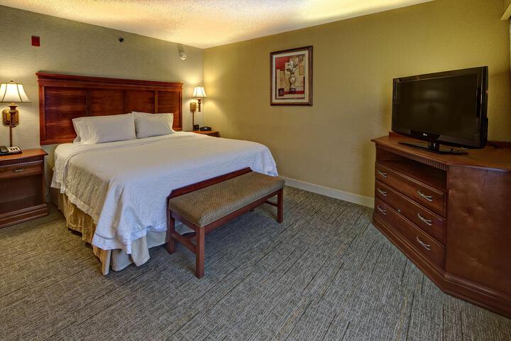 1 King Bed (6 of 18)