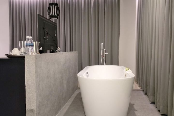 Room 30 of 80