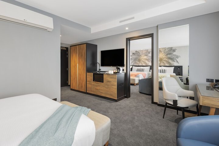 Room 11 of 27