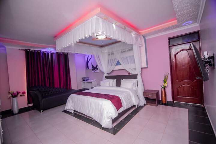 Room 12 of 62