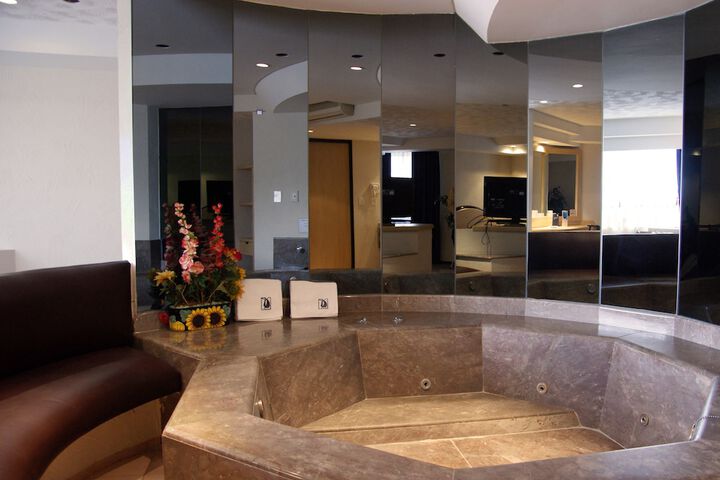 Jetted tub