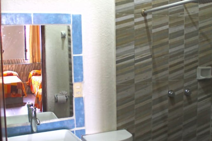 Room 32 of 40