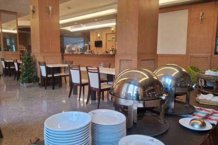 Breakfast/Coffee Service 33 of 48