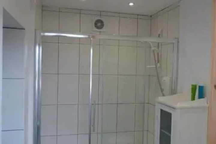 Room 4 of 9