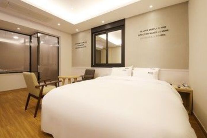Room 16 of 27