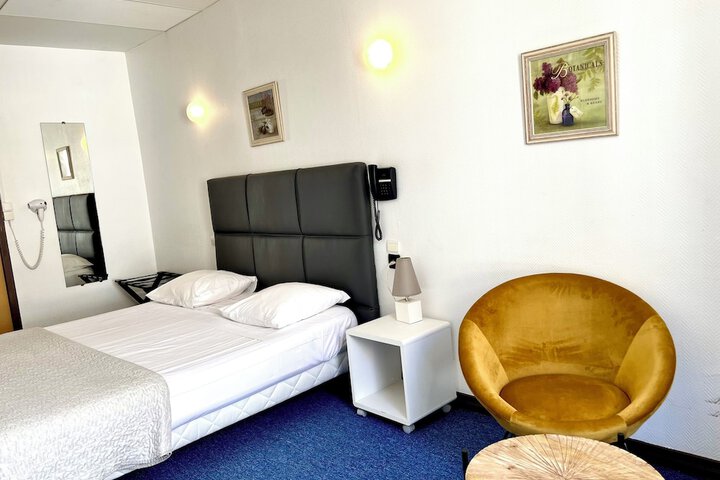 Room 25 of 80