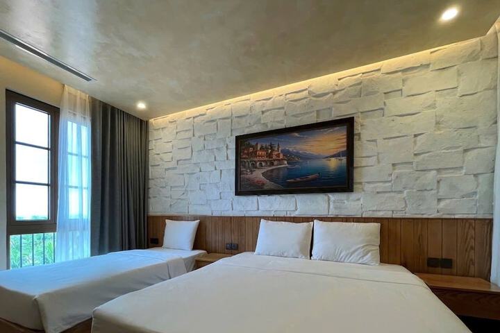 Room 7 of 18