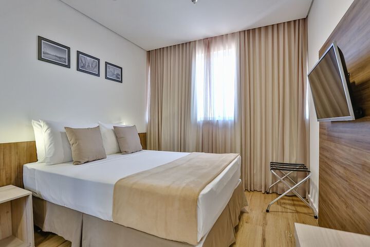 Room 8 of 34