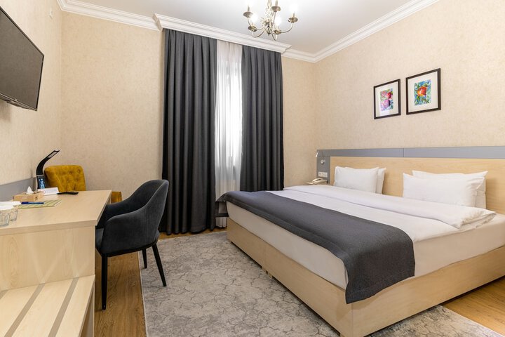 Room 6 of 50