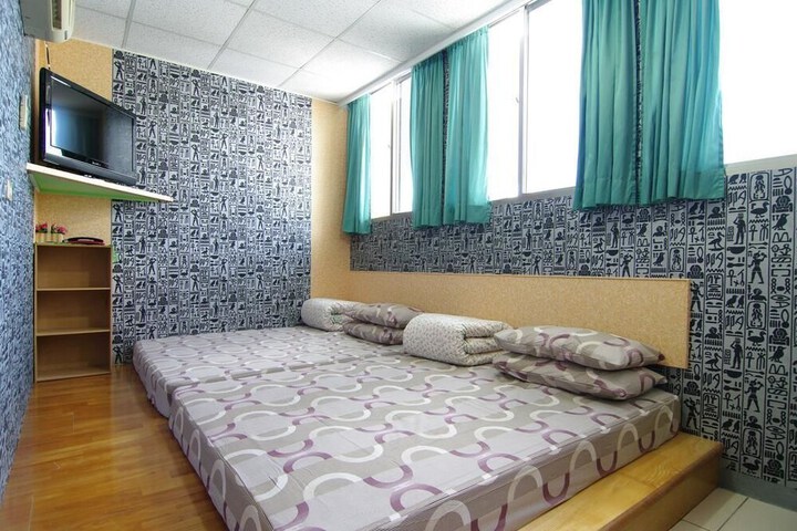 Room 5 of 13