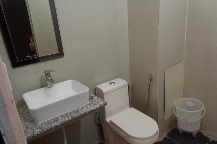 Room 15 of 28