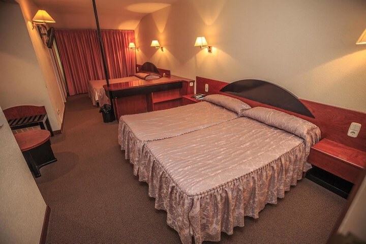 Room 6 of 15