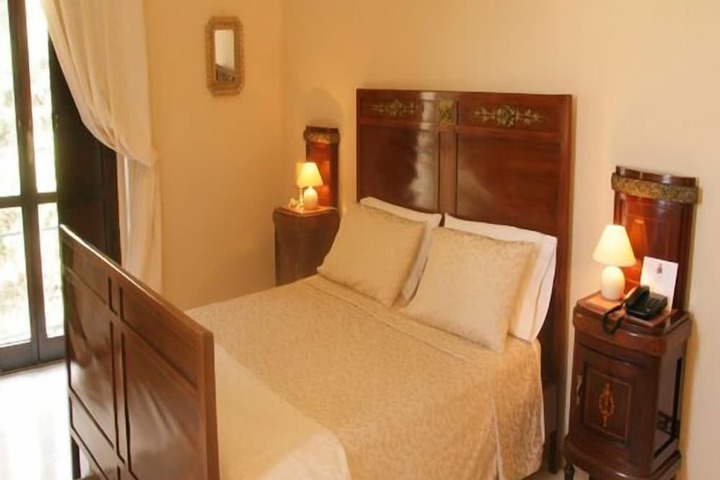 Room 9 of 38