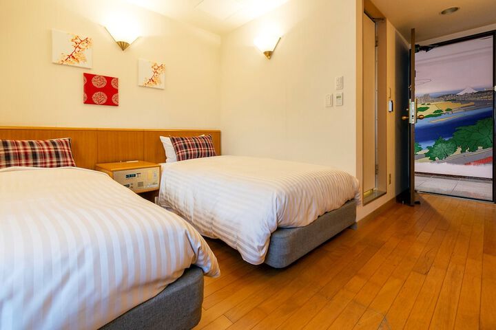 Room 8 of 47