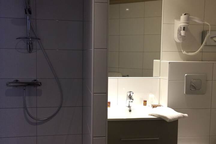 Room 19 of 32