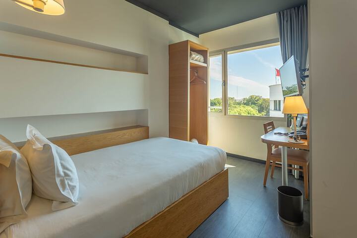 Room 30 of 74